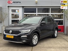 Volkswagen T-Roc - 1.5 TSI Style Automaat / Navi / Carplay / Pdc / Trekhaak