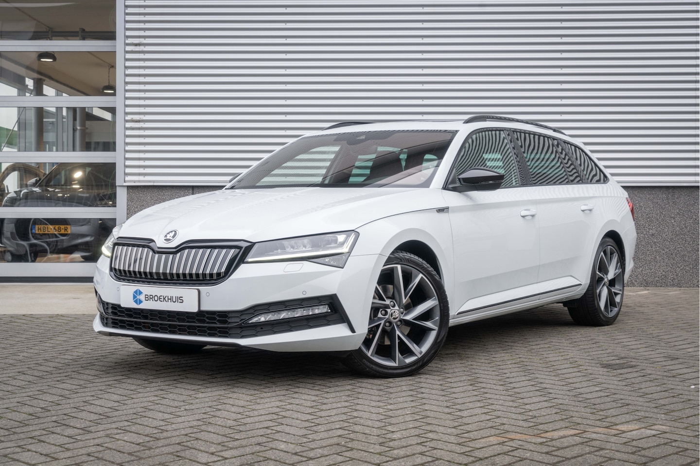 Skoda Superb Combi - 1.4 TSI iV 218PK PHEV Sportline Business |Pan-dak| 19 Inch| Comfort en Functie Pakket| - AutoWereld.nl