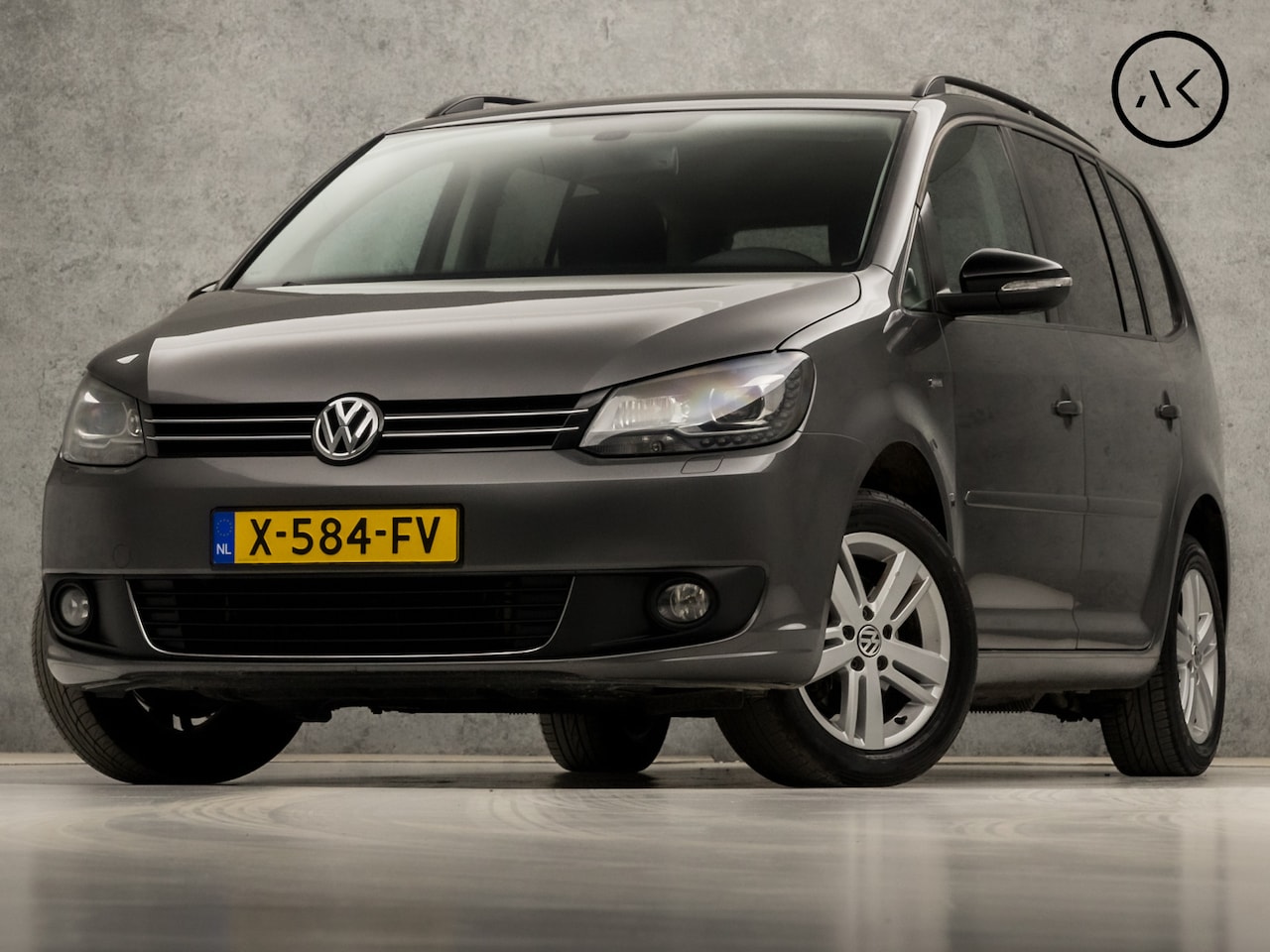 Volkswagen Touran - 1.2 TSI Highline 7 Persoons (NAVIGATIE, CLIMATE, STOELVERWARMING, GETINT GLAS, SPORTSTOELE - AutoWereld.nl