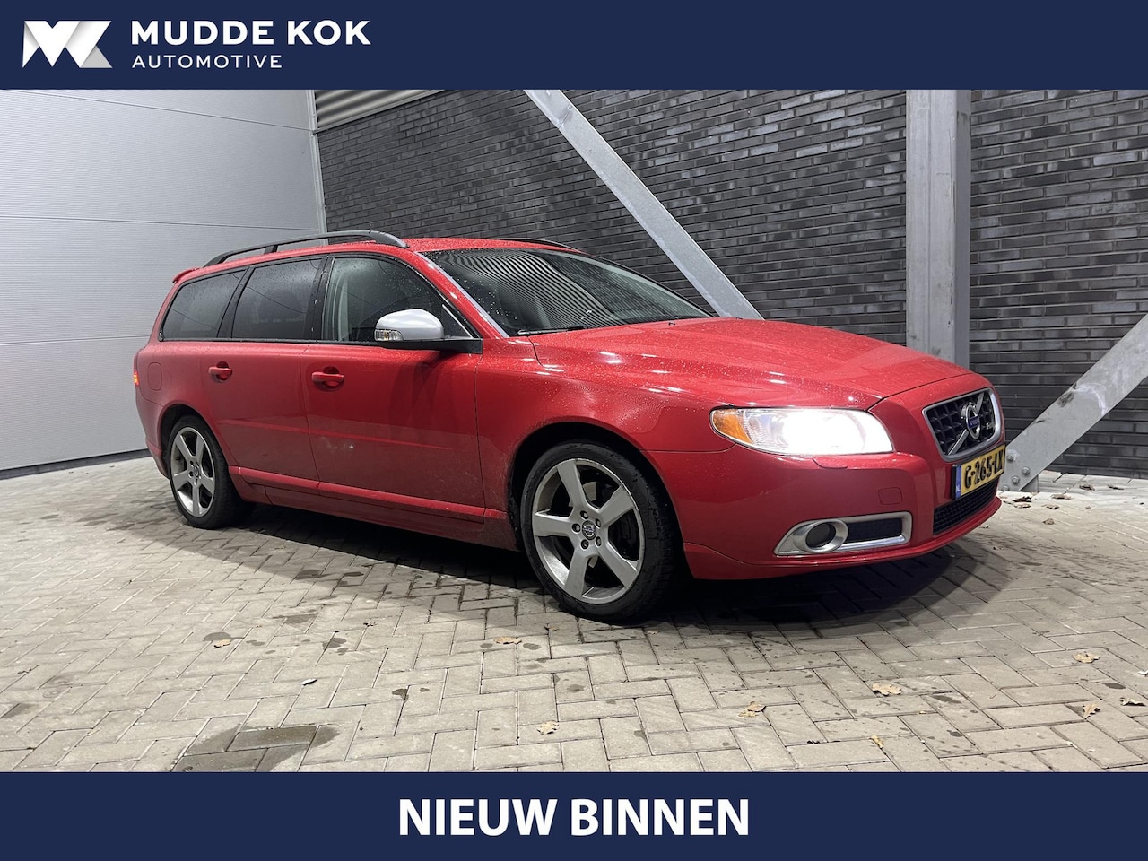 Volvo V70 - 2.5FT R-Design | Automaat | Xenon | Leder | 18 Inch | Trekhaak | Stoelverwarming - AutoWereld.nl