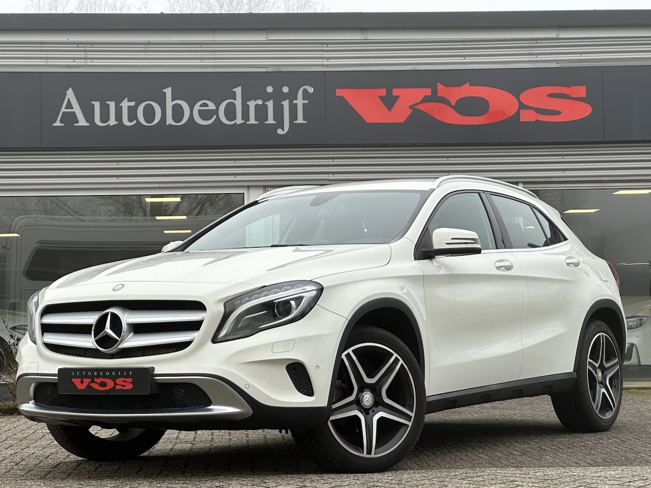 Mercedes-Benz GLA-Klasse - 180 | Trekhaak | Navi | Cruise | 19" LM - AutoWereld.nl