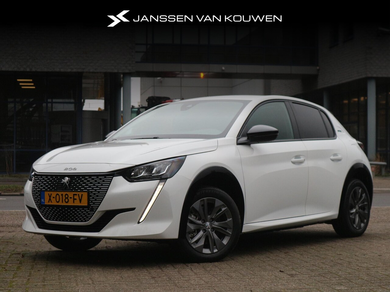 Peugeot e-208 - EV 136 pk Style 50 kWh / Navigatie / Camera / Warmtepomp - AutoWereld.nl