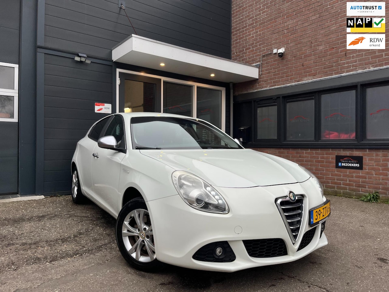 Alfa Romeo Giulietta - 1.4 T Business Executive|AUT|NAP|LEER|CRUISE - AutoWereld.nl