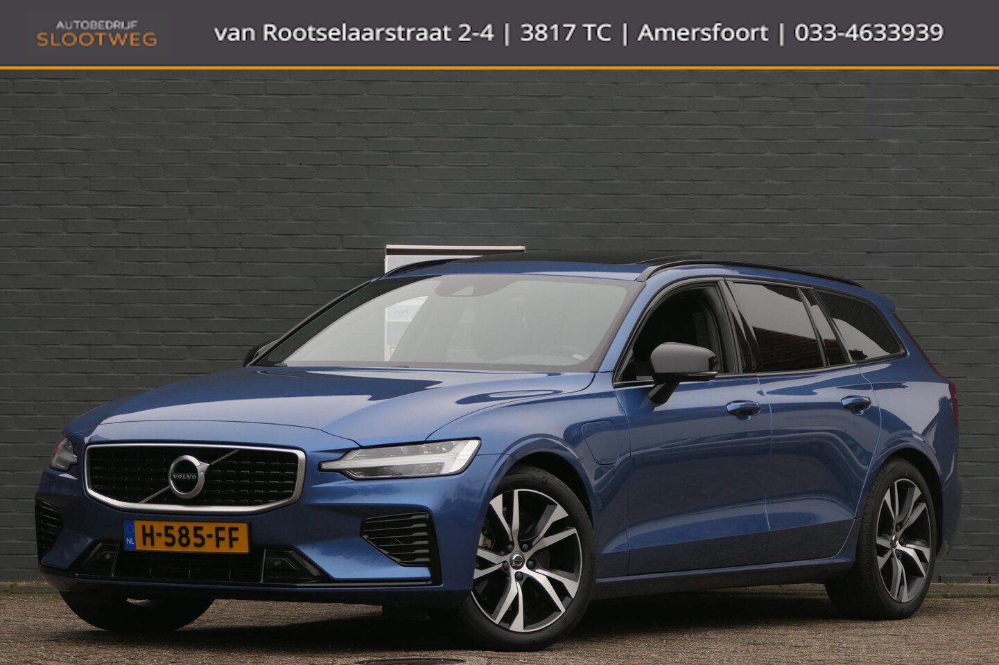 Volvo V60 - 2.0 T6 AWD R-Design Head-Up | Panoramadak | Trekhaak | Auto Pilot - AutoWereld.nl