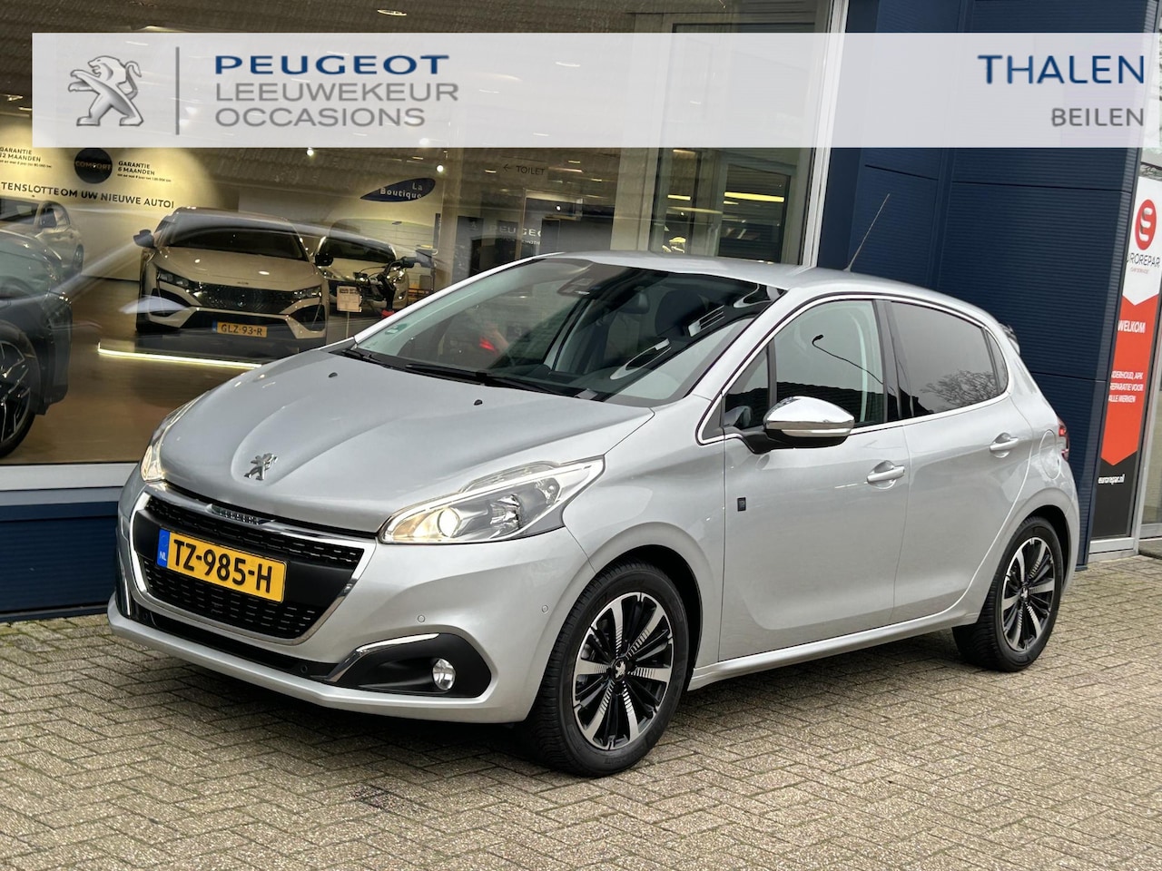 Peugeot 208 - 1.2 Turbo 110PK 6-Bak | Navigatie | Dealer Onderhouden | Apple Carplay | Trekhaak | Lichtm - AutoWereld.nl