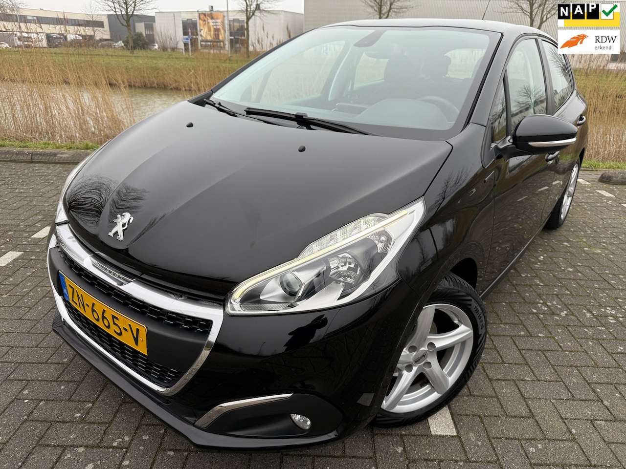 Peugeot 208 - 1.2 PureTech Signature*CarPlay*Automaat*CAMERA*NAVI*CRUISE*APK*NAP*VELGEN - AutoWereld.nl