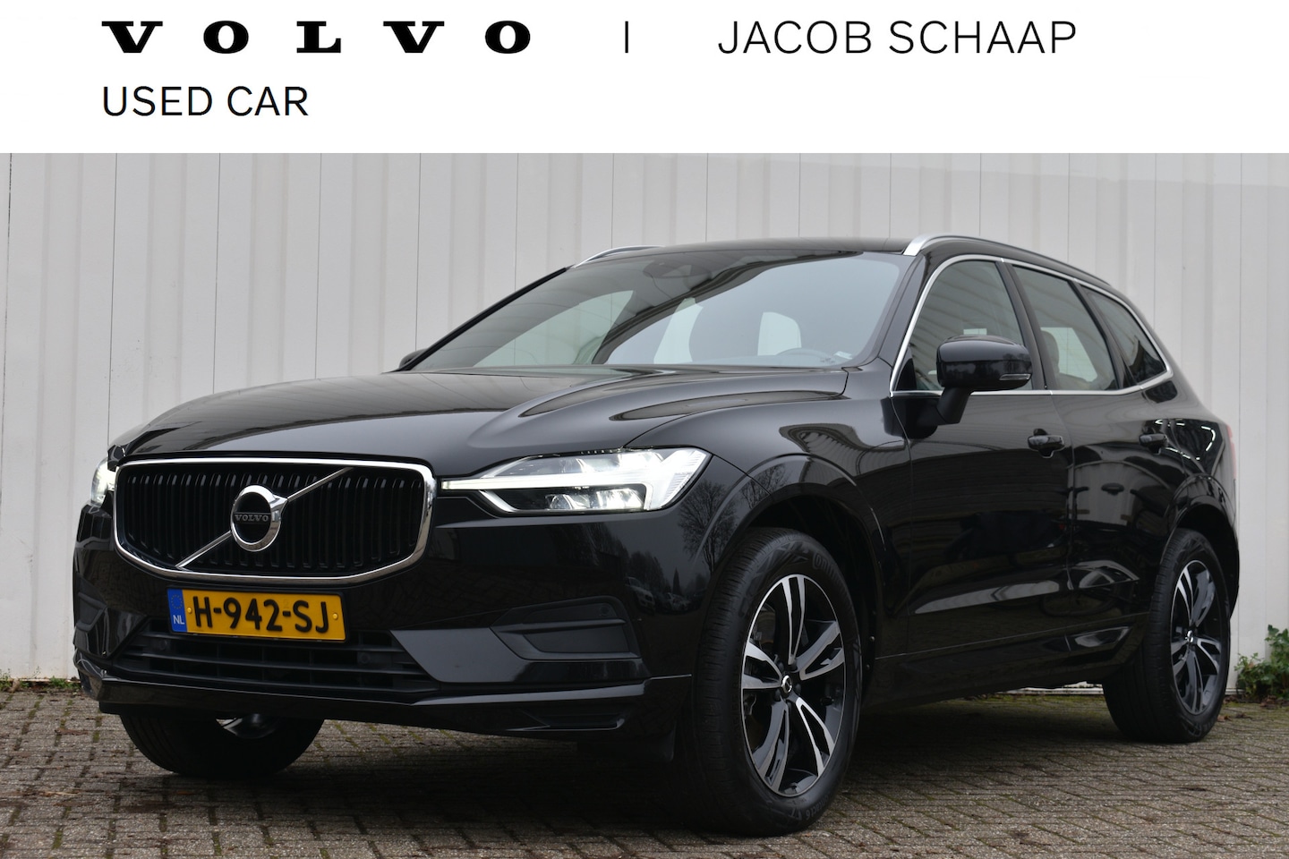 Volvo XC60 - 2.0 B5 Momentum Pro | Trekhaak | Blis | Camera achter | Sensoren voor&achter | - AutoWereld.nl