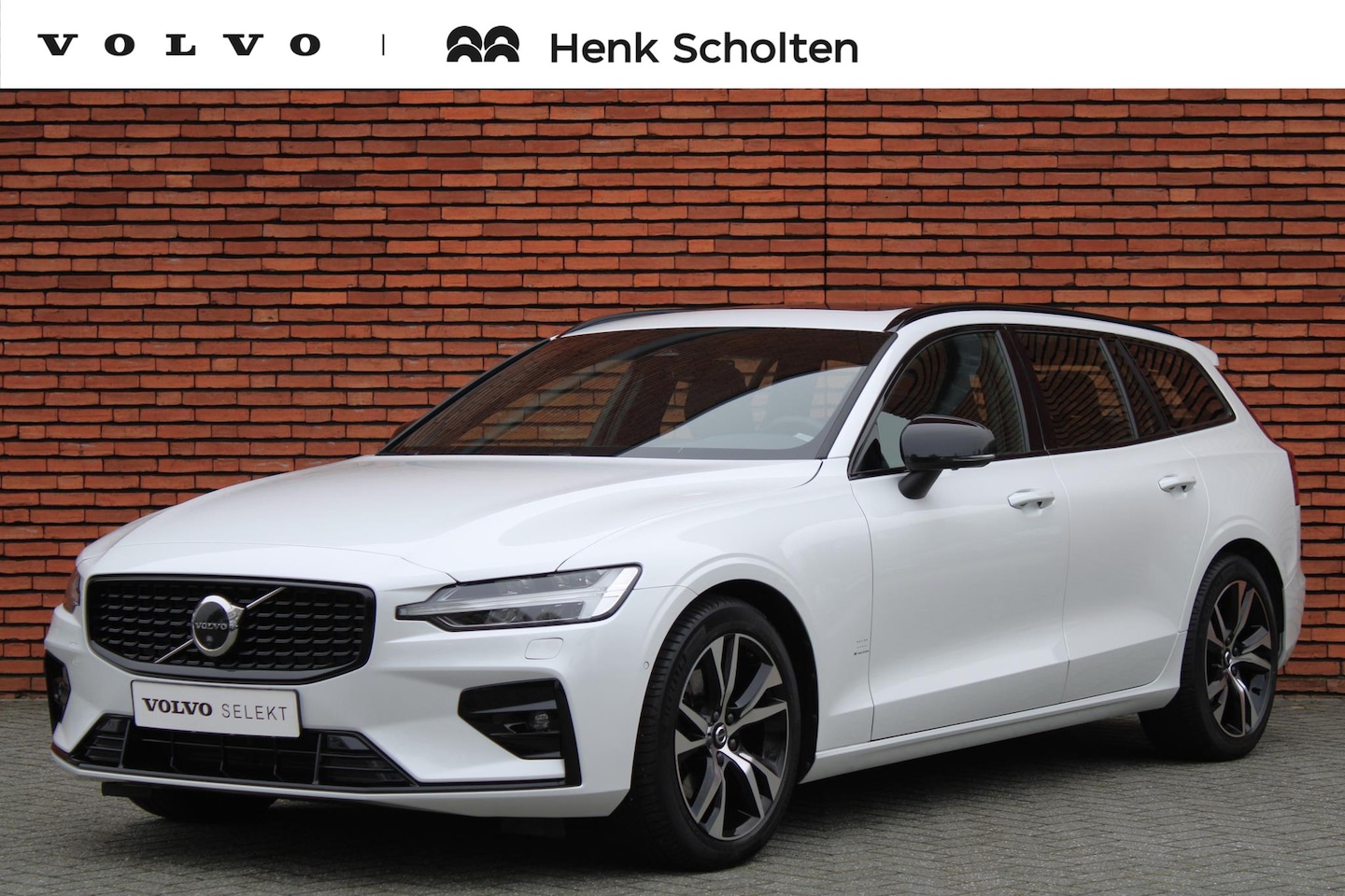 Volvo V60 - B3 AUT7 163PK Ultimate Dark, Harman/Kardon Premium Geluidssysteem, Panoramisch Schuif-/Kan - AutoWereld.nl