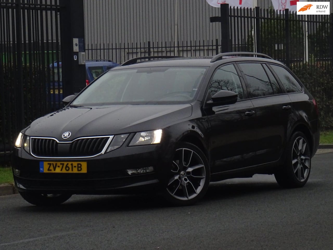 Skoda Octavia Combi - 1.6 TDI Greentech DSG NAP/NAVI/LED/PDC - AutoWereld.nl