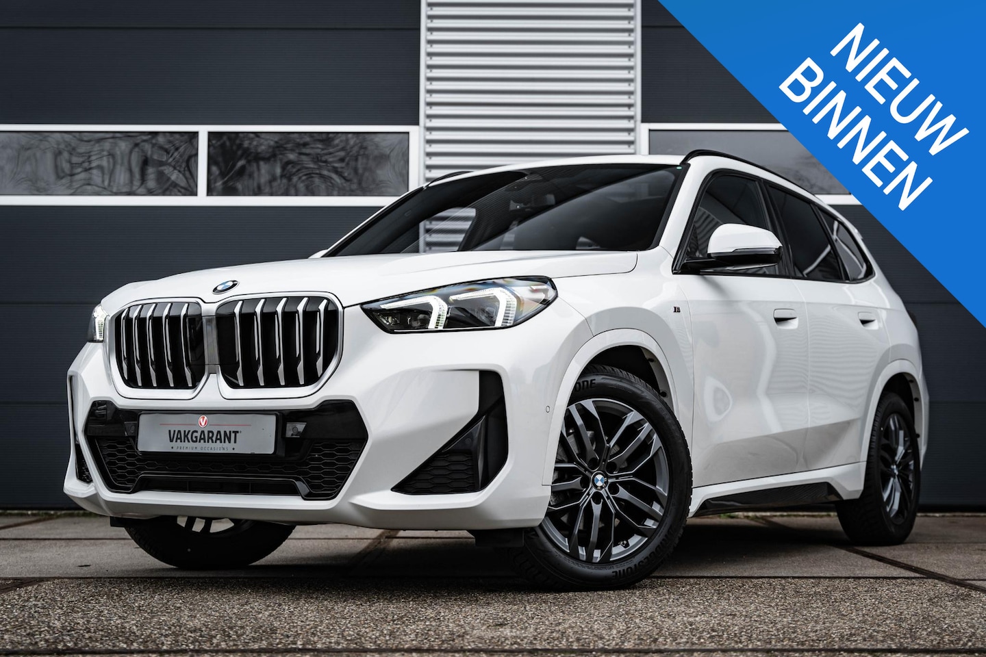 BMW X1 - sDrive18i |Panorama dak | Harman/Kardon |Trekhaak - AutoWereld.nl