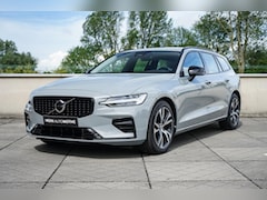 Volvo V60 - 2.0 B3 Plus Dark |Nieuw en binnen een week rijden | 1800 KG Trekgewicht | Automaat | Leder