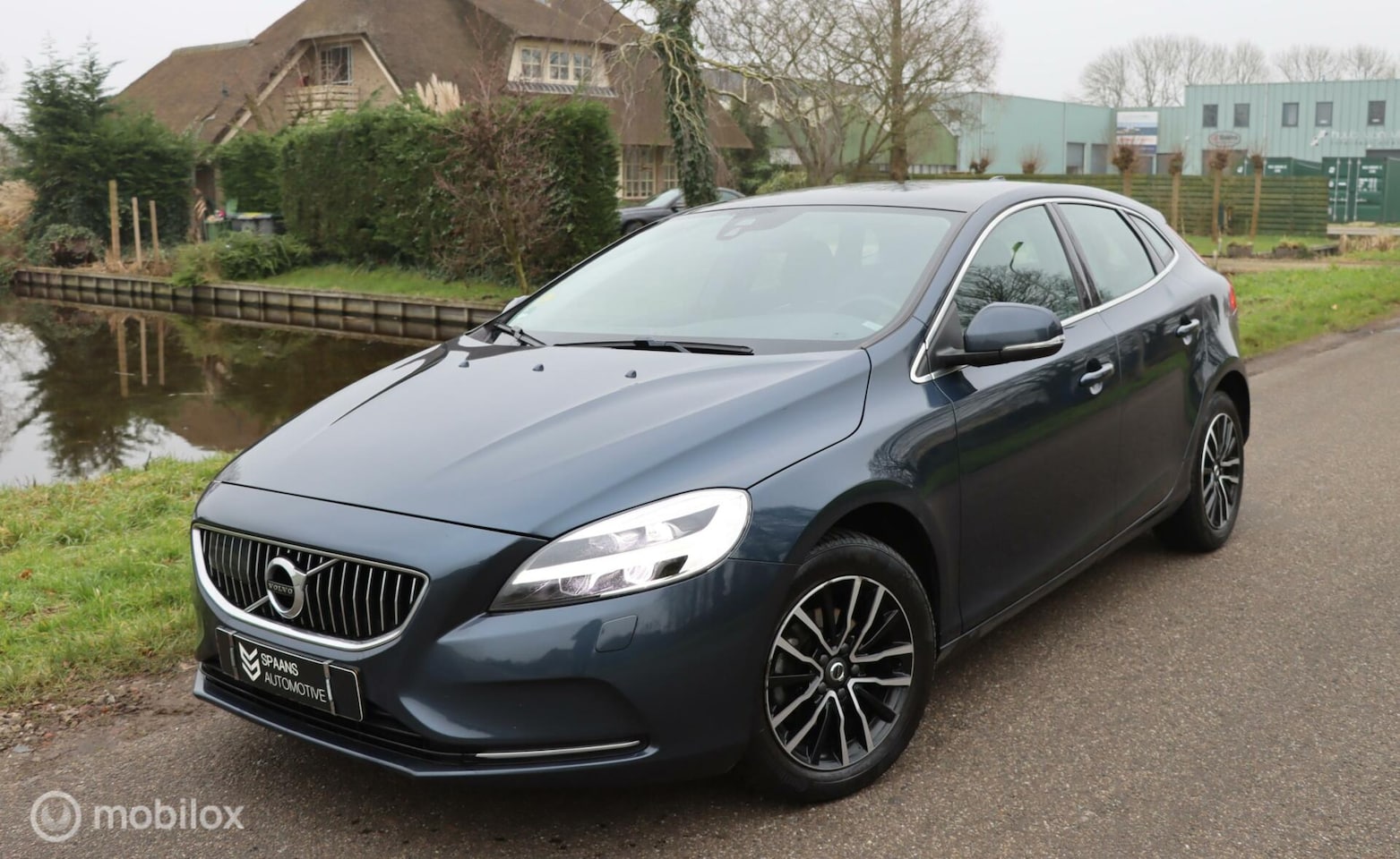 Volvo V40 - 2.0 D2 Inscription / Pano / Trekhaak / Leder - AutoWereld.nl