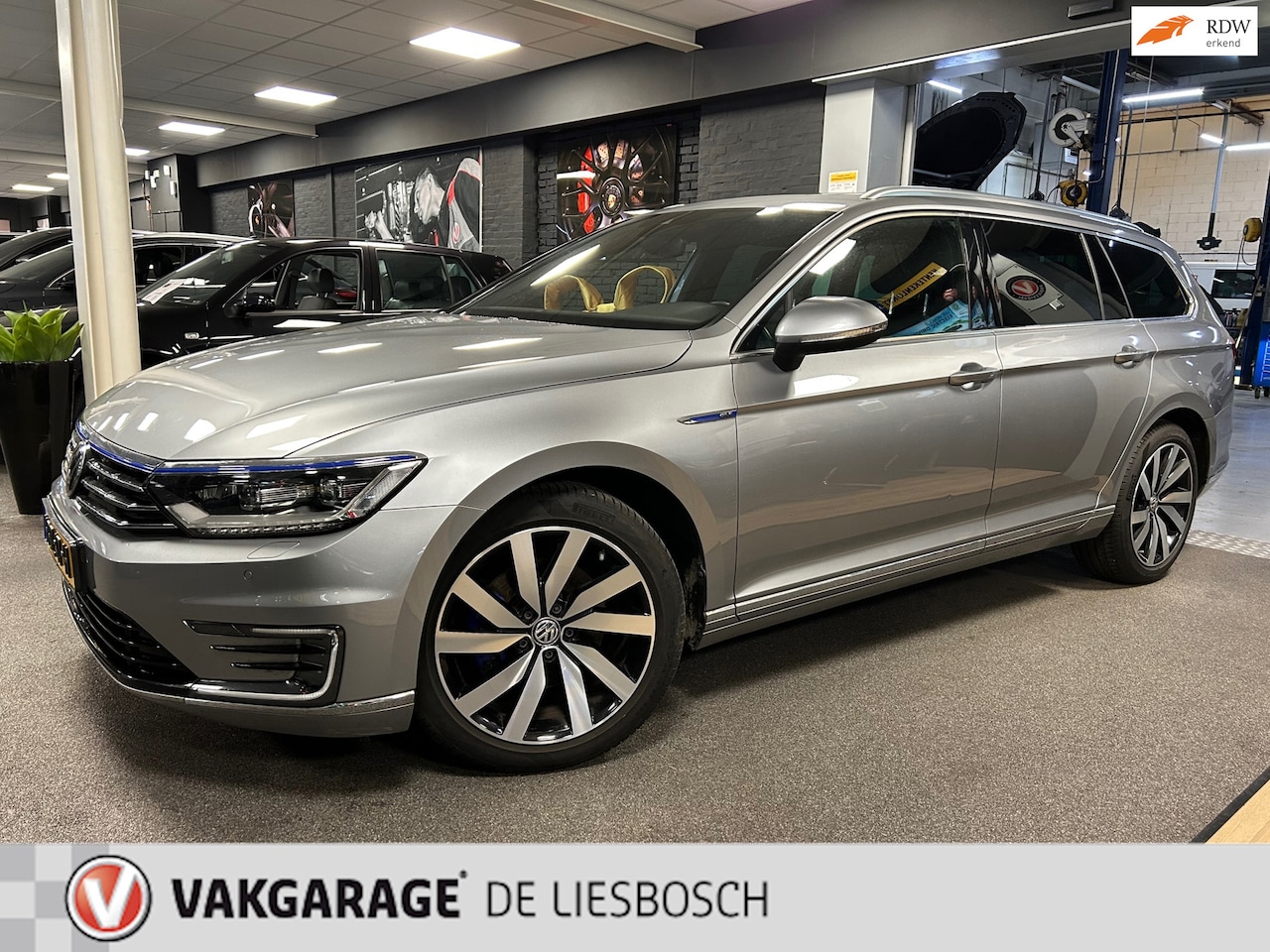 Volkswagen Passat Variant - 1.4 TSI GTE Highline / pano / leer / navi / camera / trekhaak / boeken dealer onderhouden - AutoWereld.nl