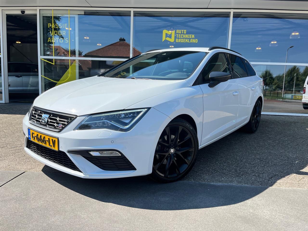 Seat Leon ST - SPORTOURER FR - BEATSAUDIO - STOELVERWARMING - CAMERA - AutoWereld.nl