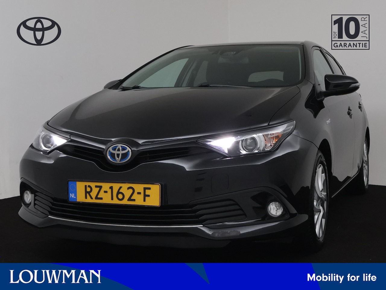 Toyota Auris - 1.8 Hybrid Dynamic Go | LM velgen | Navigatie | Camera | Cruise Control | Climate Control - AutoWereld.nl