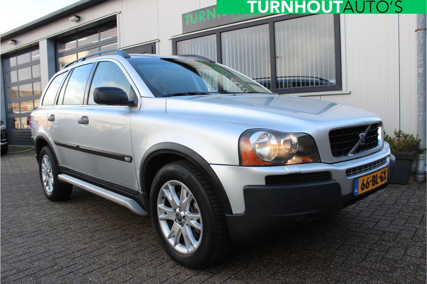 Volvo XC90 - 2.4 D5 GRIJS KENTEKEN - AutoWereld.nl