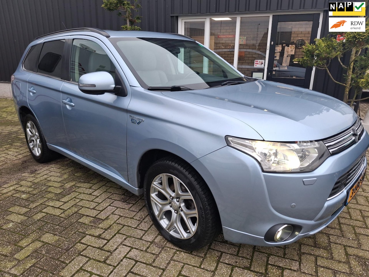 Mitsubishi Outlander - 2.0 PHEV Instyle+ **plugin hybride** - AutoWereld.nl