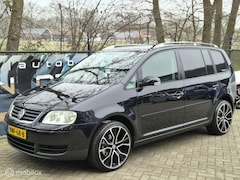 Volkswagen Touran - 1.6-16V FSI AUT | GRIJS KENTEKEN | STOEL V. | CLIMA | 19'' | TREKHAAK | NAVI |