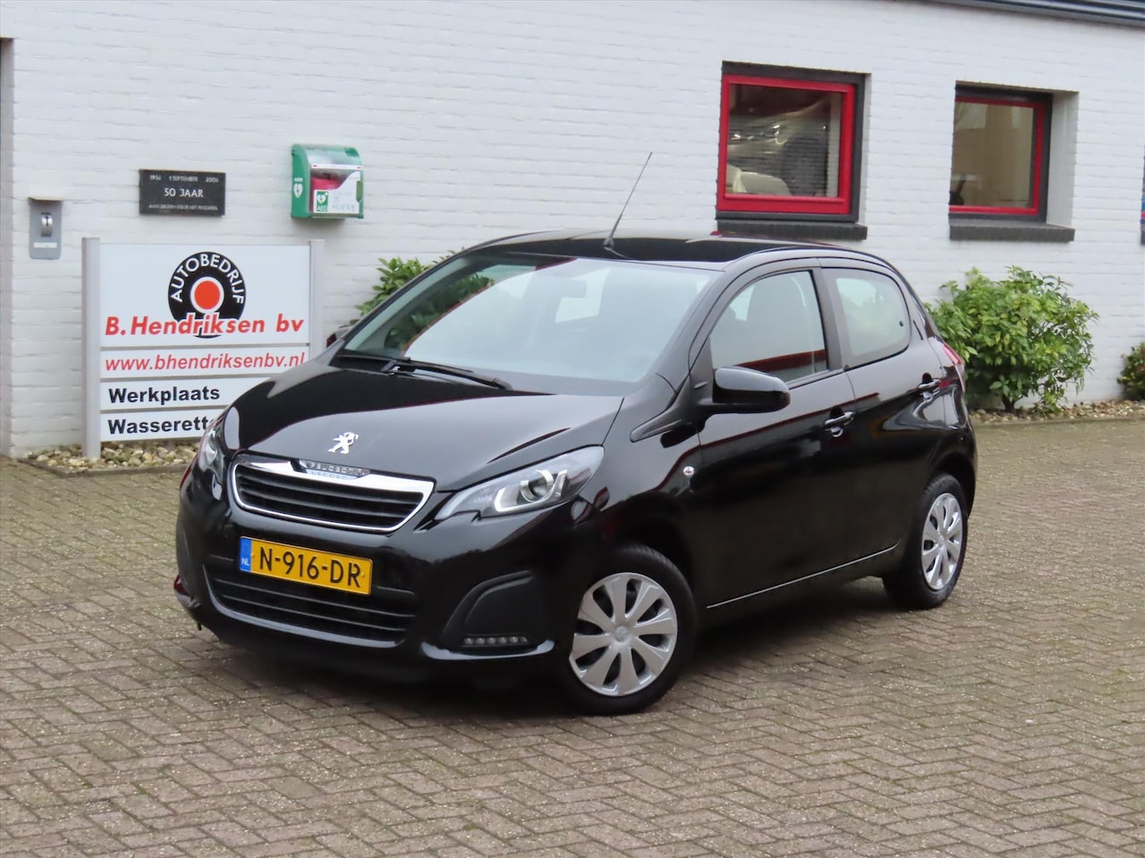 Peugeot 108 - 1.0 e-VTi 72pk 5D Active/ All season banden/ Groot media scherm/ Camera achter/ Apple Carp - AutoWereld.nl