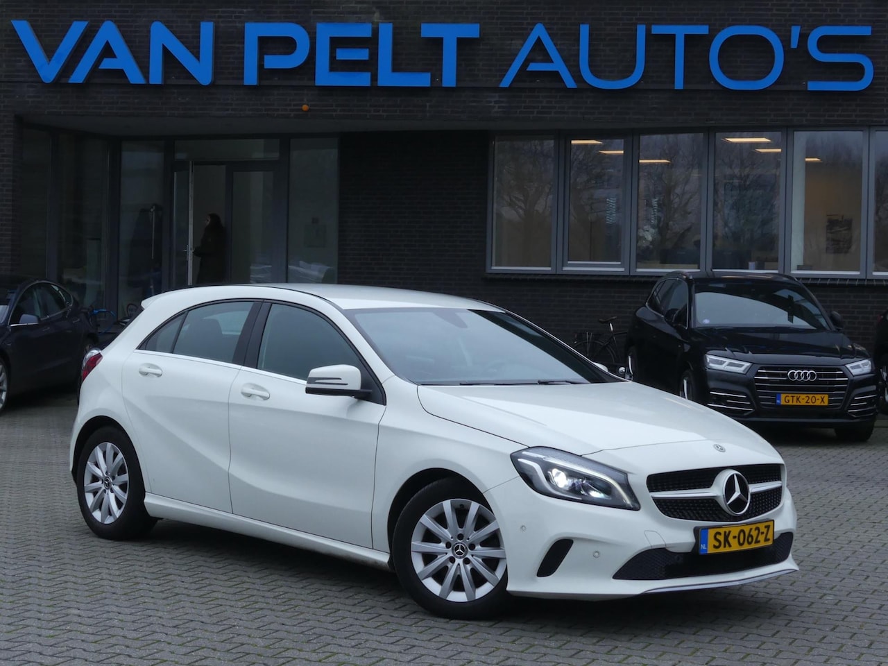 Mercedes-Benz A-klasse - 180 7G-tronic Business Solution / XENON / HALF LEDER - AutoWereld.nl