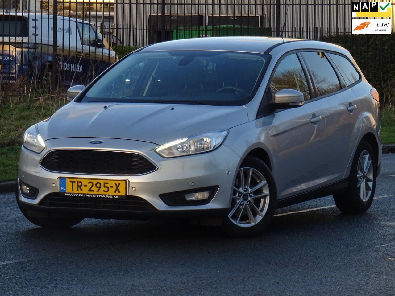 Ford Focus Wagon - 1.0 Lease Edition NAVI/CAMERA/LED/PDC/APK - AutoWereld.nl