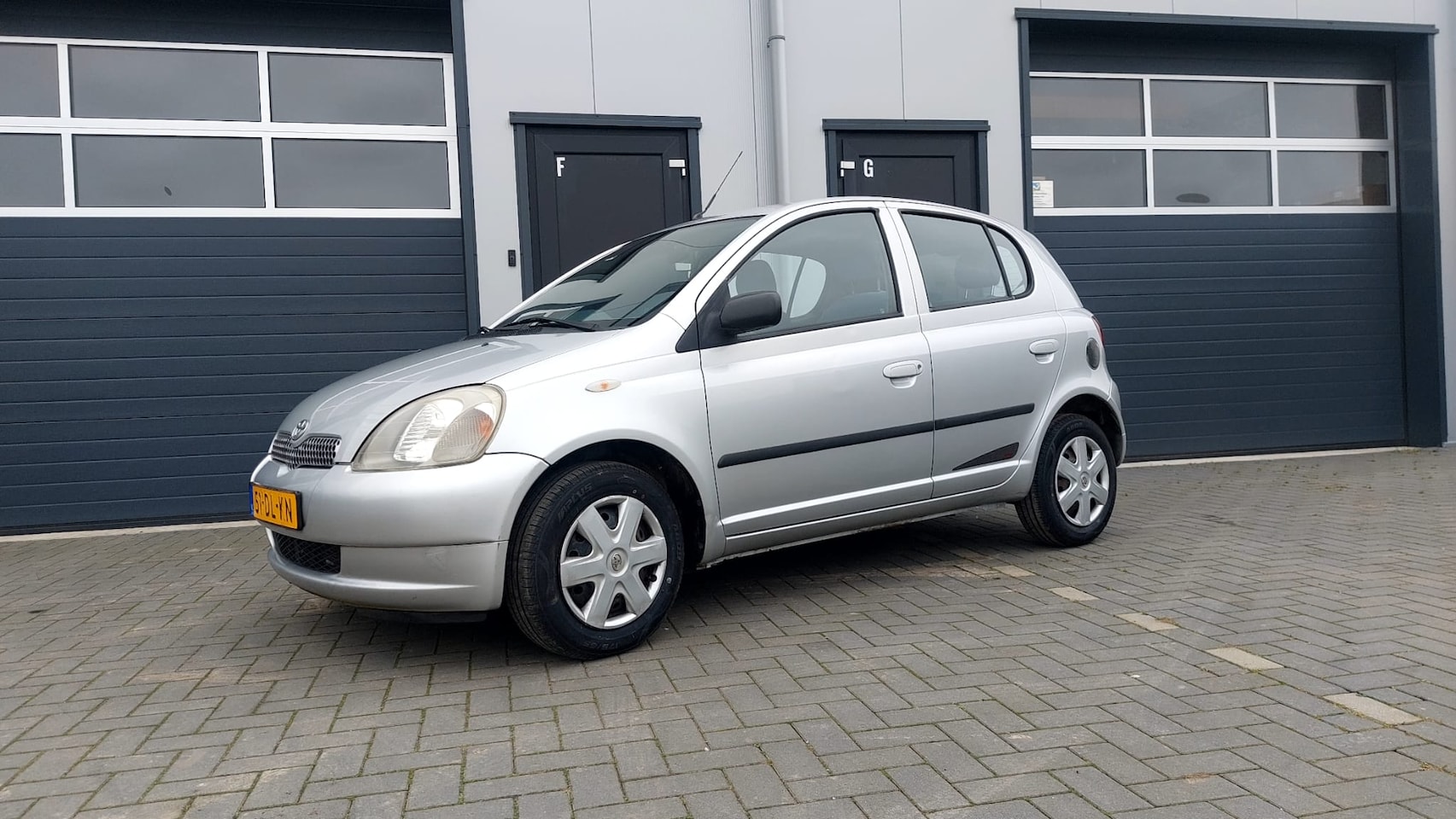 Toyota Yaris - 1.0-16V VVT-i Sol Free Tronic - AutoWereld.nl