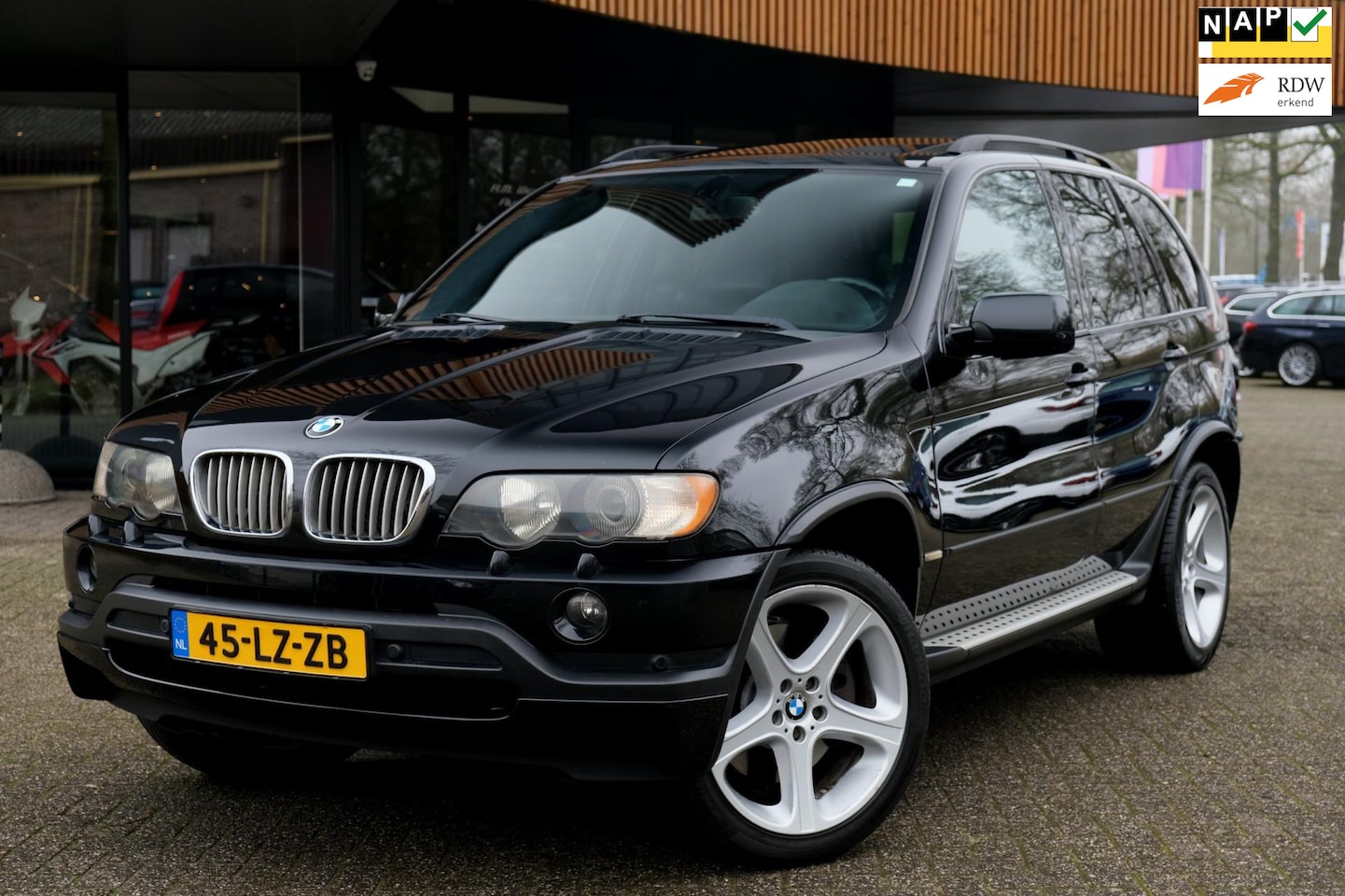 BMW X5 - 4.6is/Nieuwe Ketting/Schuifdak/Trekhaak/Stoelverwarming/Xenon/PDC/ - AutoWereld.nl