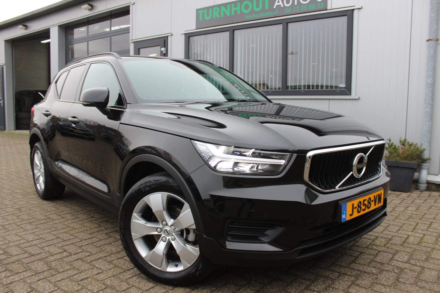 Volvo XC40 - 1.5 T2 Momentum Camera | PDC voor | DAB - AutoWereld.nl