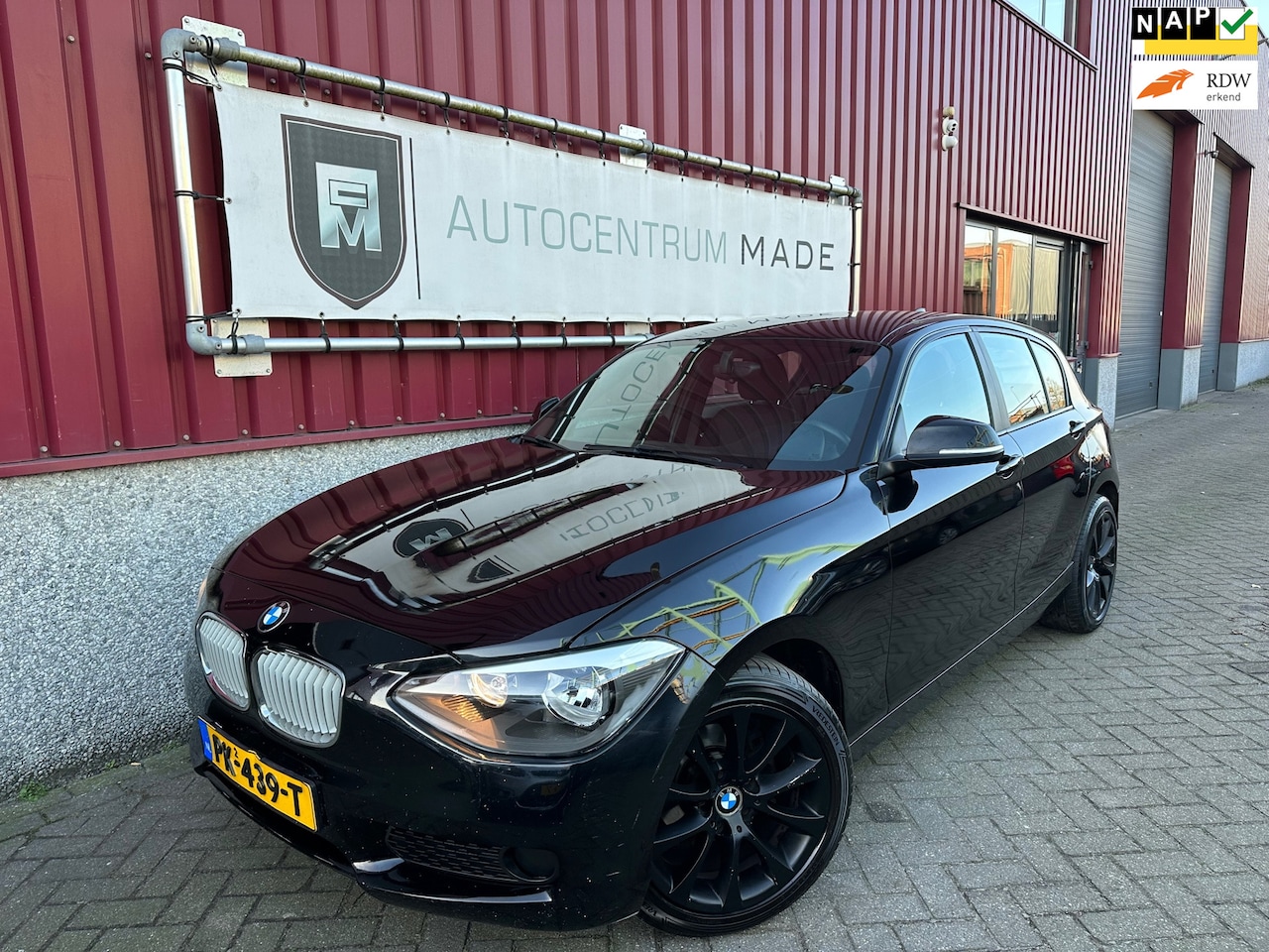 BMW 1-serie - 116i // Engine smokes // Motor rookt // - AutoWereld.nl