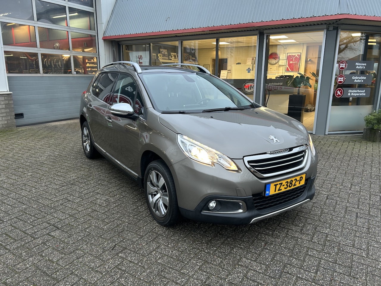 Peugeot 2008 - 1.2 VTi Allure 1.2 VTi Allure - AutoWereld.nl