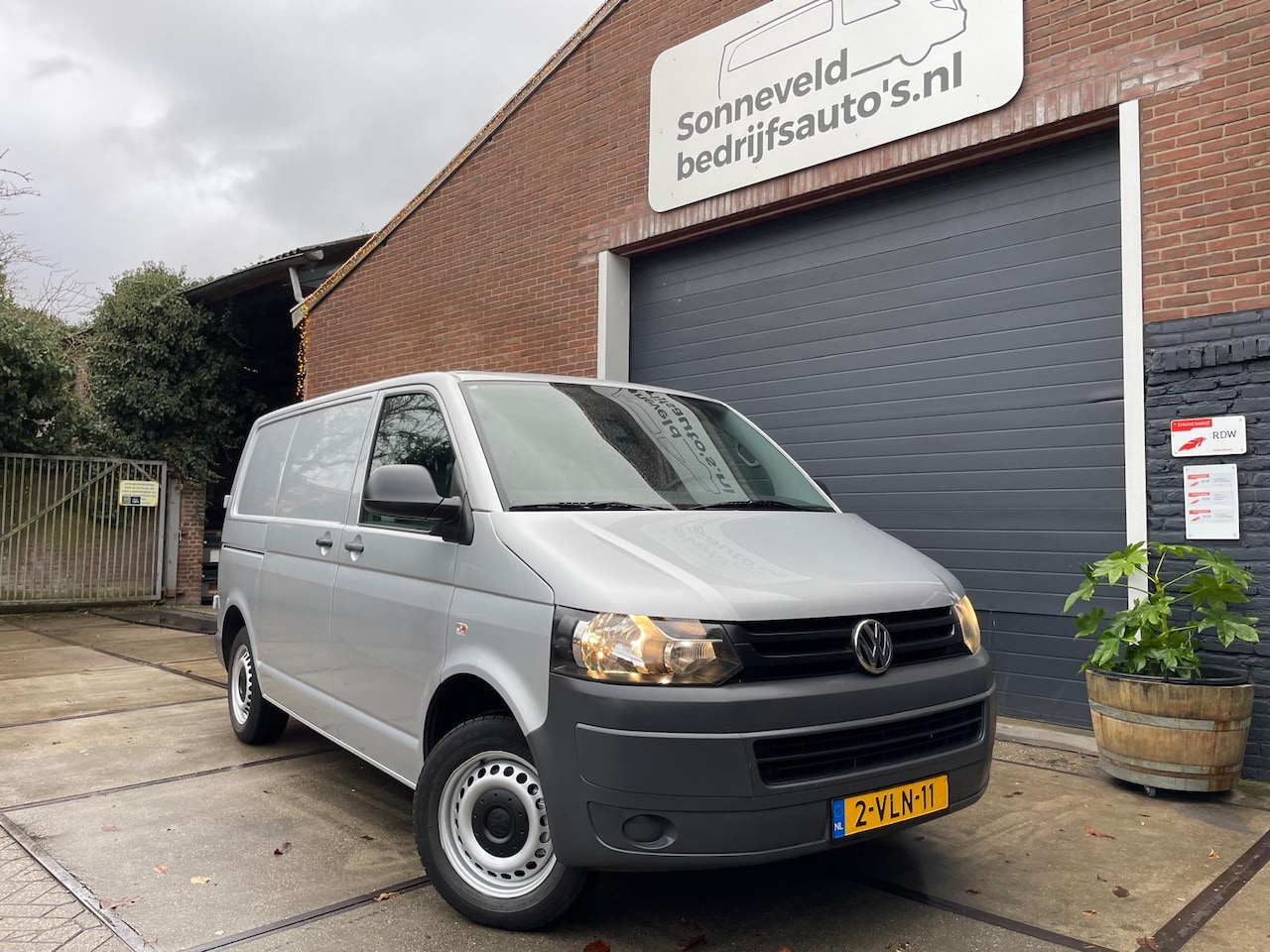 Volkswagen Transporter - 2.0 TDI Comfortline 102pk, 3pers., grijs metall. - AutoWereld.nl