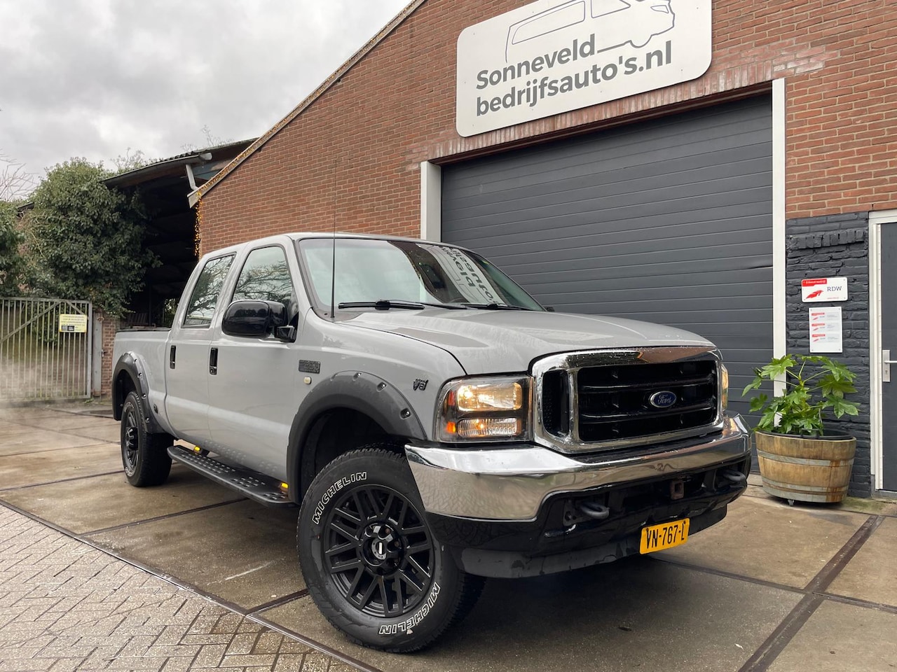 Ford F250 - Ford F250 4x4 V8 SUPER-DUTY LPG 6 persoons grijs kenteken - AutoWereld.nl