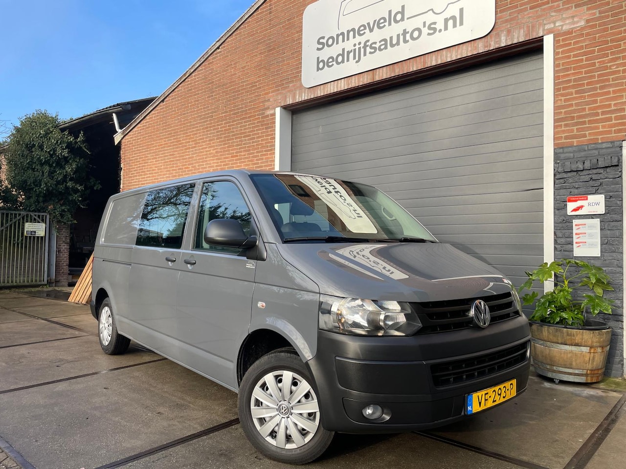 Volkswagen Transporter - 2.0TDI ROLSTOELBUS 3+1 - AUTOMAAT - LIFT 140pk, airco, standkachel, luchtvering - AutoWereld.nl