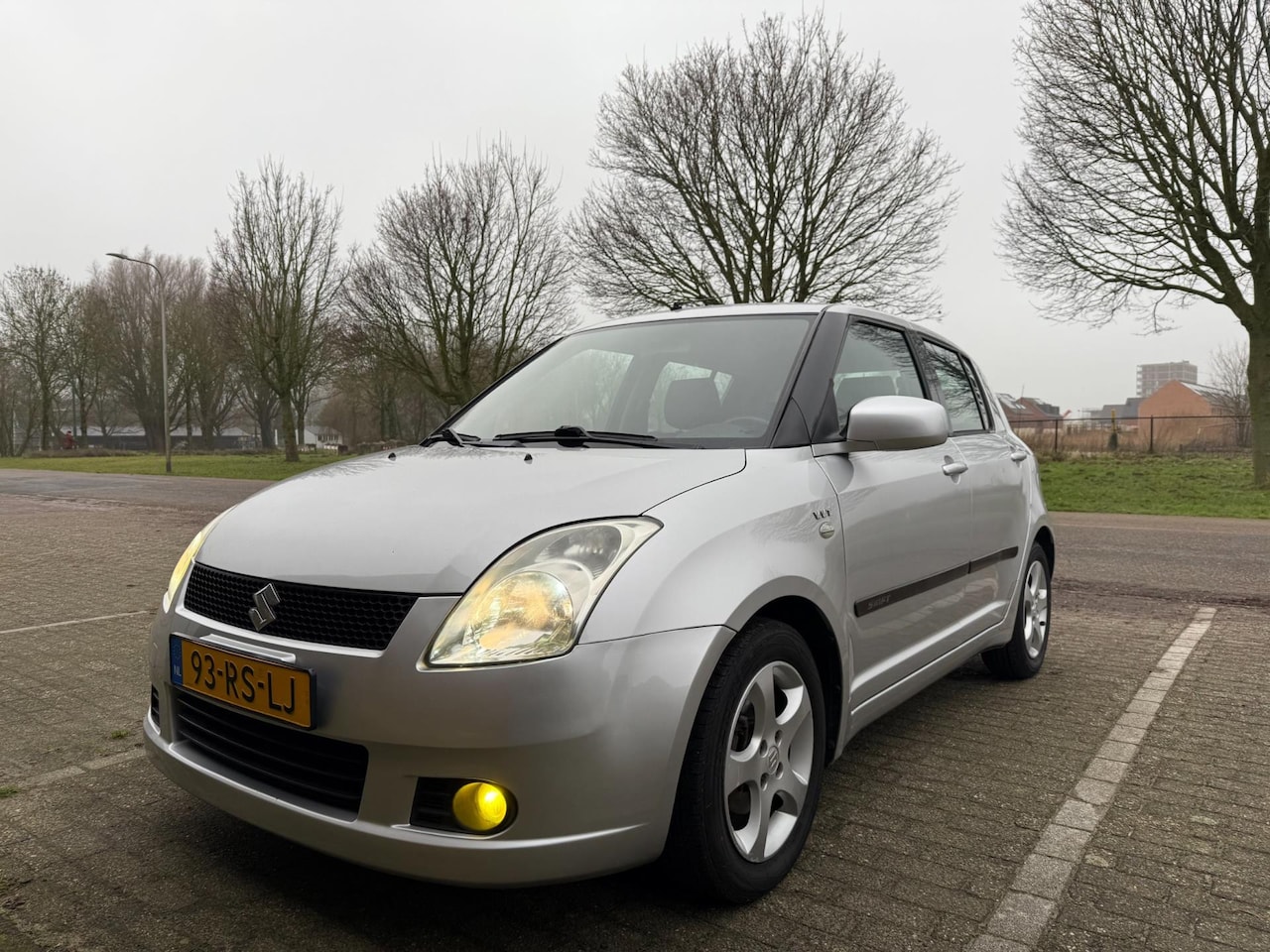 Suzuki Swift - 1.5 Exclusive Airco Scherm Trekhaak Xenon - AutoWereld.nl