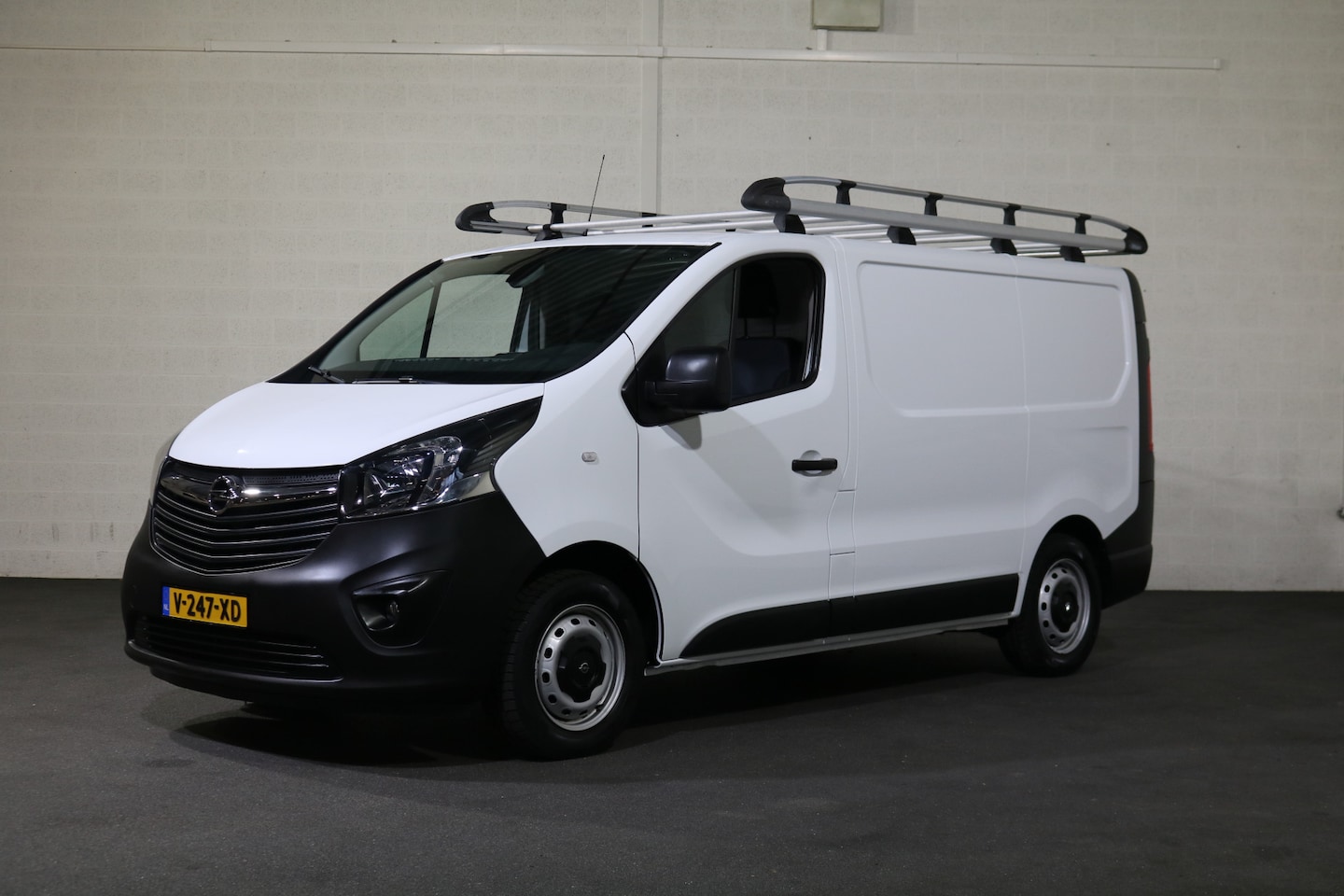 Opel Vivaro - 1.6 CDTI 125pk L1 H1 Airco Navigatie Imperiaal Inrichting - AutoWereld.nl