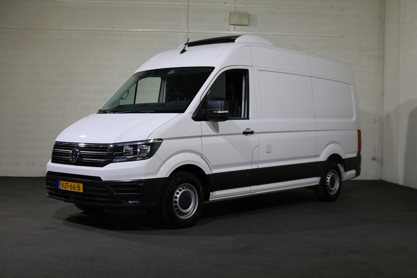 Volkswagen Crafter - 2.0 TDI 140pk L3 H3 Koelwagen Vrieswagen -20 Graden Dag en Nacht - AutoWereld.nl