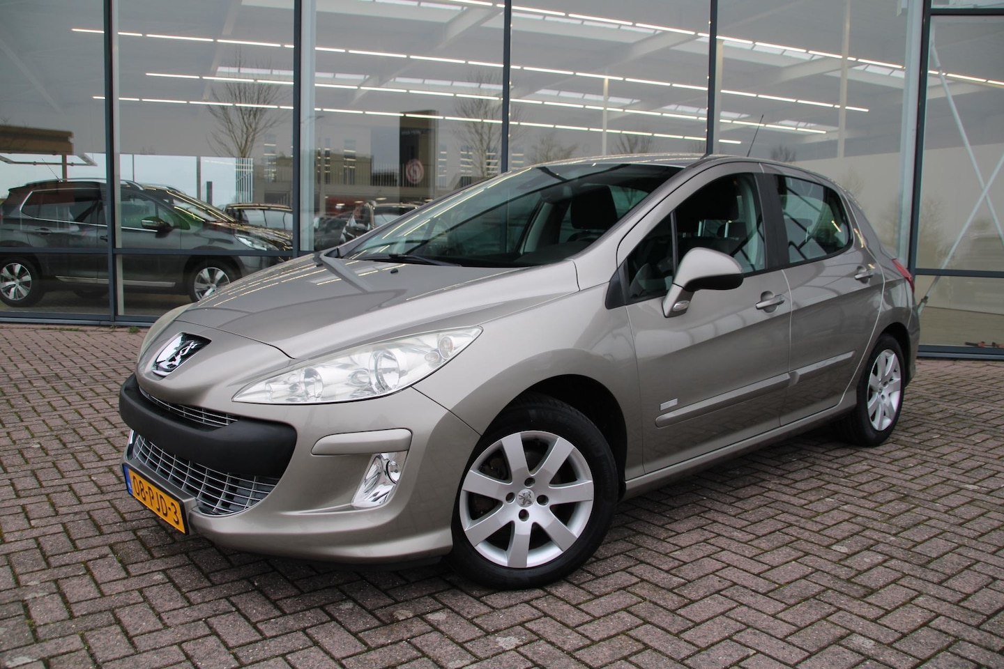 Peugeot 308 - 1.6 VTi 120pk Millesim 200 Airco Navi Trekhaak 1500kg - AutoWereld.nl