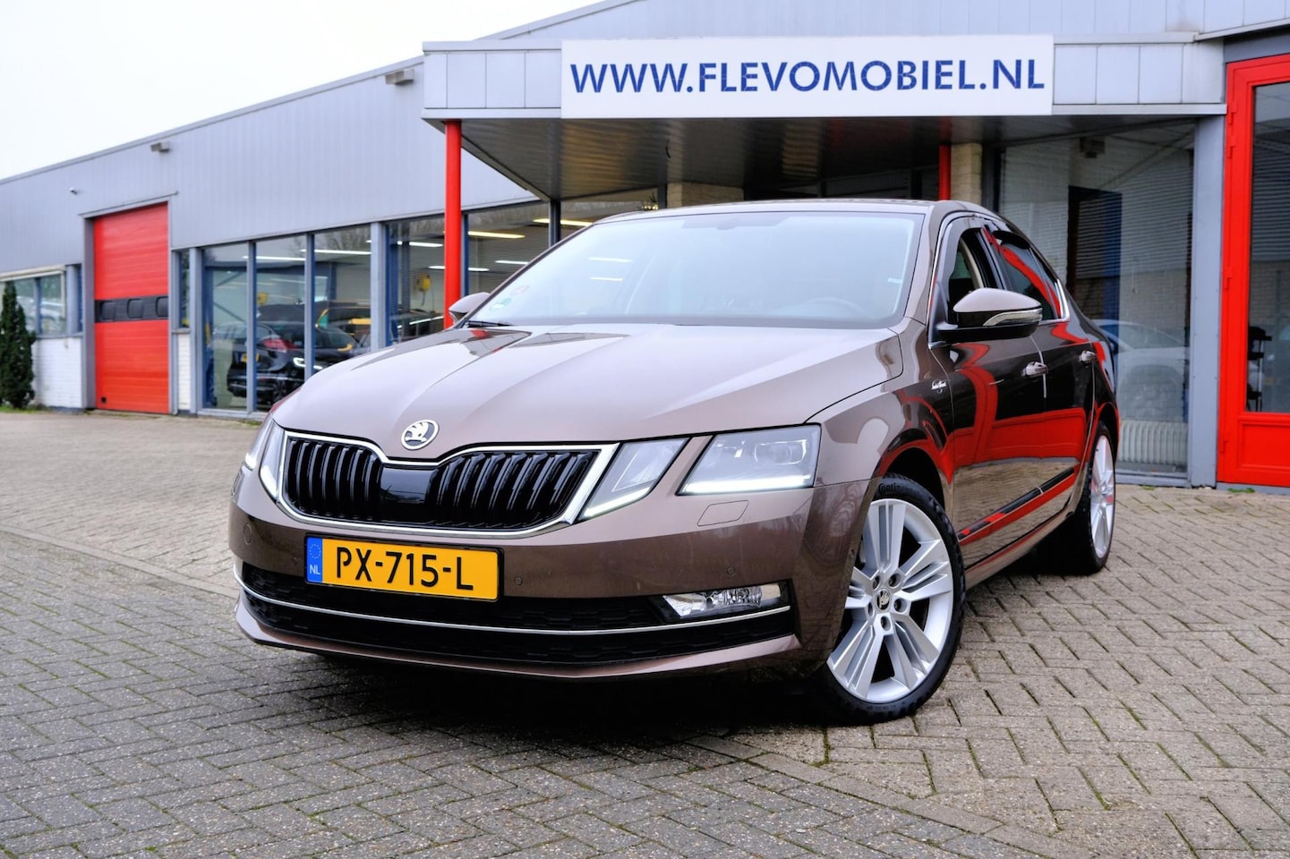 Skoda Octavia - 1.0 TSI Greentech Style L&K *23.214km!* Navi|Leder-Alcantara|Adapt.Cruise|Cam|LMV|Enz! - AutoWereld.nl