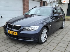 BMW 3-serie Touring - 320d met weinig KM Rijdt nieuw