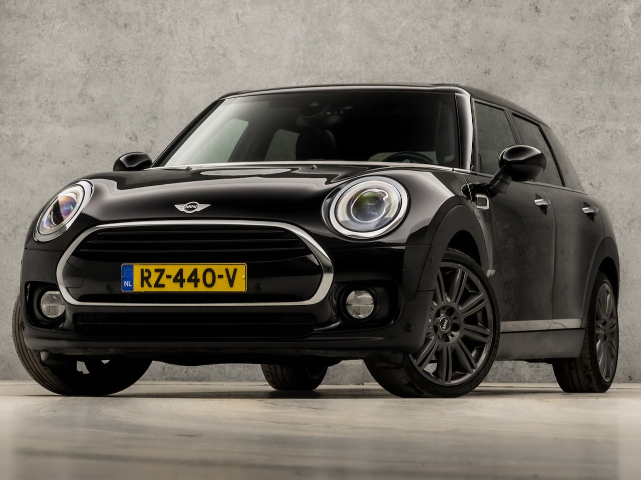 MINI Clubman - Mini 1.5 Cooper Chili (PANORAMADAK, GROOT NAVI, HARMAN/KARDON, SFEERVERLICHTING, STOELVERW - AutoWereld.nl