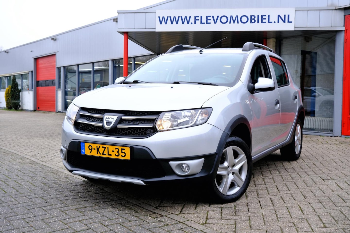 Dacia Sandero Stepway - 0.9 TCe Lauréate Navi|Airco|Cruise - AutoWereld.nl