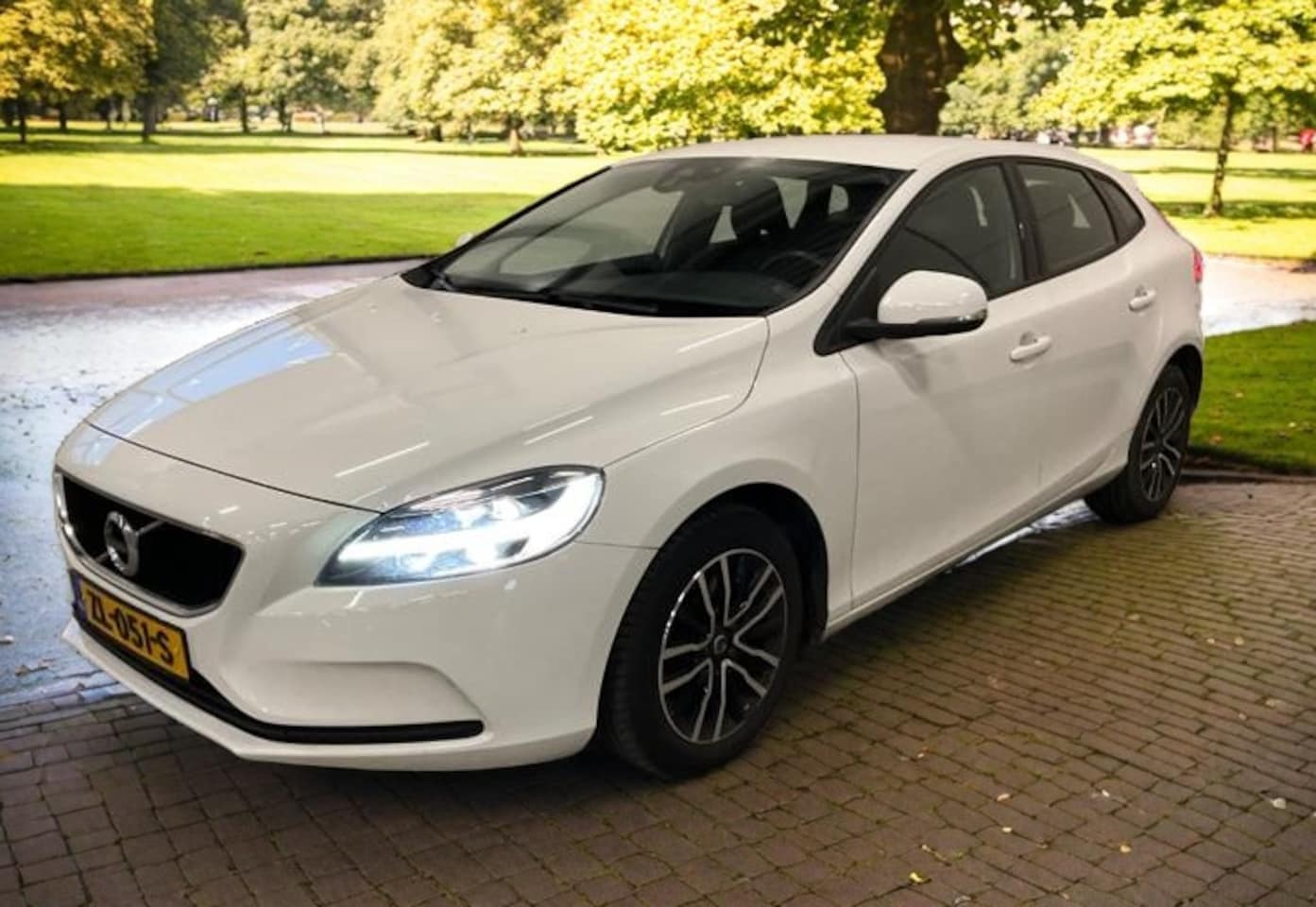 Volvo V40 - T2 Polar+ | Navigatie | Standkachel | Cruise Control | LED | Stoelverwarming | PDC | 16-In - AutoWereld.nl