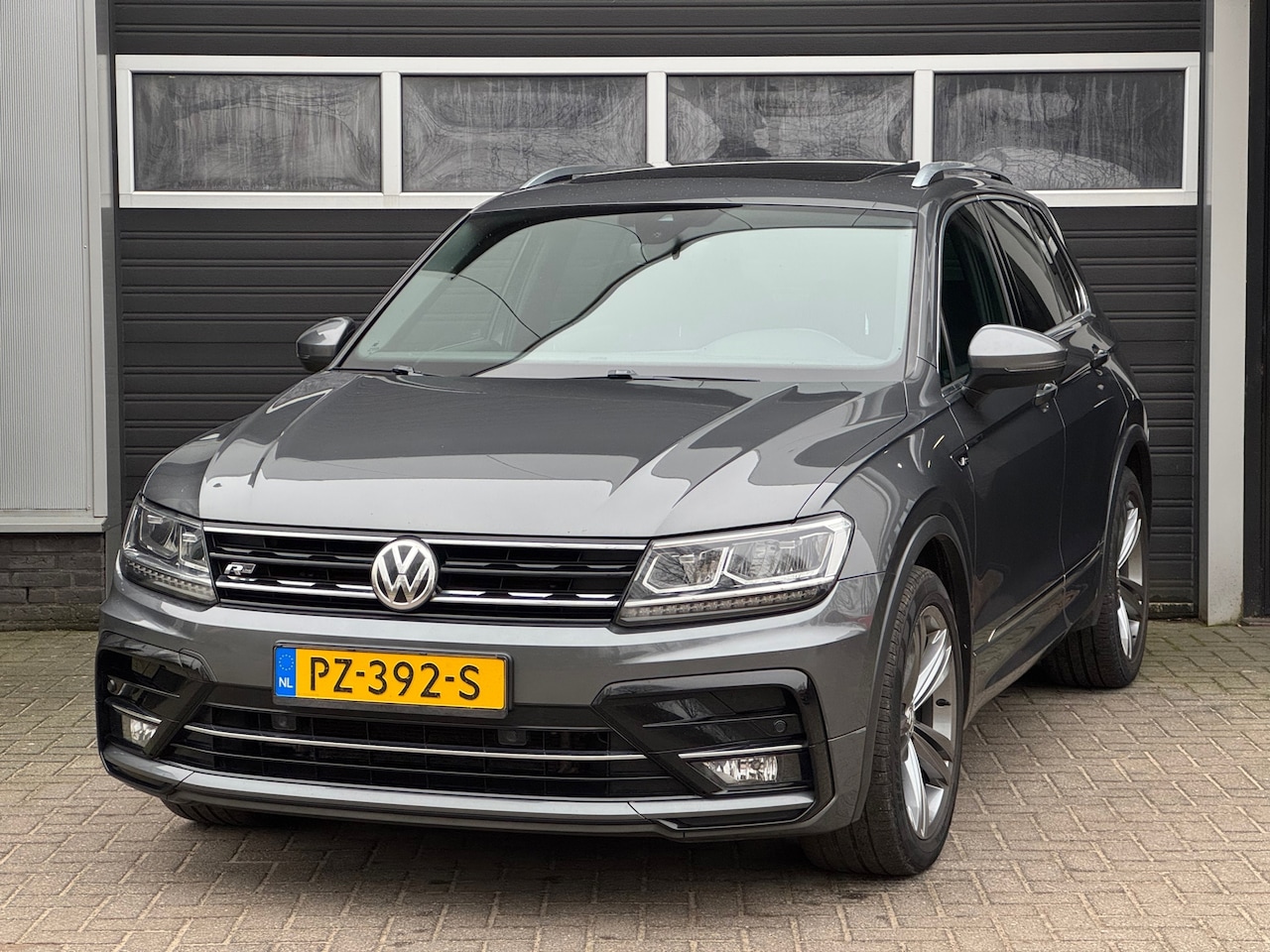 Volkswagen Tiguan - 1.4 TSI R-Line Led, Virtual, Pano, Navi, Adative Cruise, NAP - AutoWereld.nl