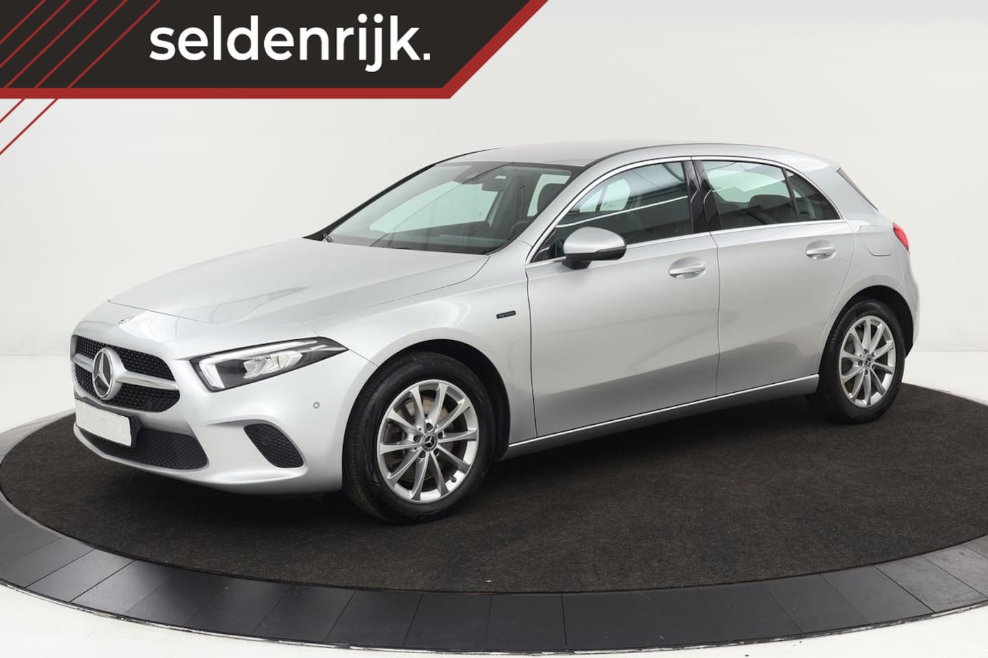 Mercedes-Benz A-klasse - 250e Advantage | Stoelverwarming | Carplay | Sfeerverlichting | Half leder | Park Assist | - AutoWereld.nl