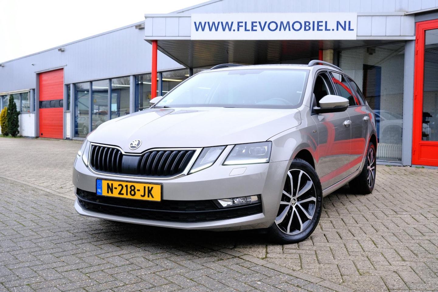 Skoda Octavia Combi - 2.0 TDI 150pk Greentech Style Business Navi|Clima|Apple CarPlay|LMV - AutoWereld.nl