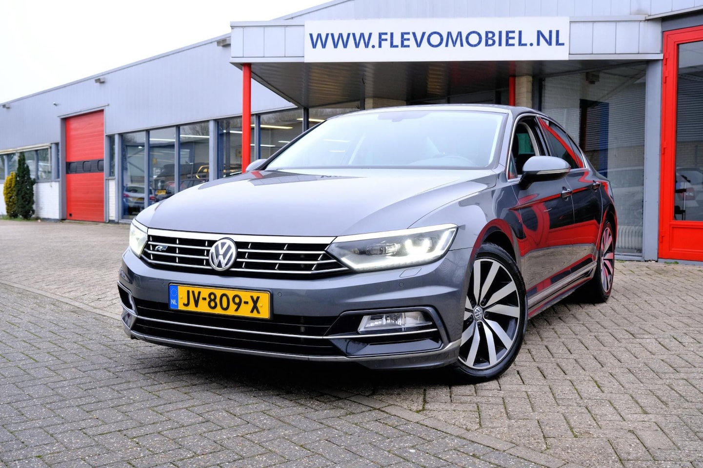 Volkswagen Passat - 1.6 TDI R-line Aut. Navi|Leder-Alcant|Cam|LMV|Virt. Display - AutoWereld.nl