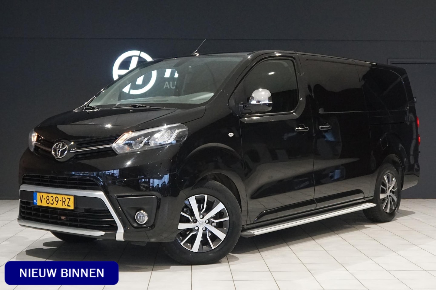 Toyota PROACE Long Worker - 2.0 D-4D Professional AUT. + LEDER / TREKHAAK - AutoWereld.nl