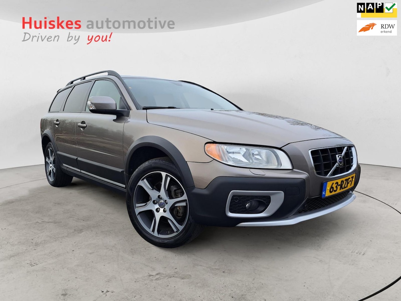 Volvo XC70 - 3.2 Summum Trekhaak/PDC/Schuifdak/Leer/climate - AutoWereld.nl