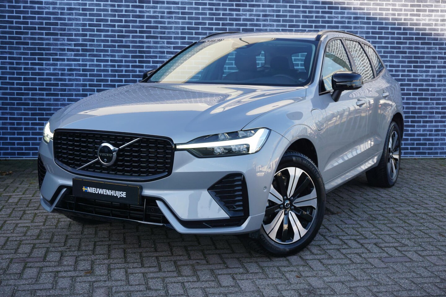 Volvo XC60 - 2.0 T6 Plug-in hybrid AWD Plus Dark Volvo XC60 2.0 Recharge T6 AWD Plus Dark | Adaptive cr - AutoWereld.nl