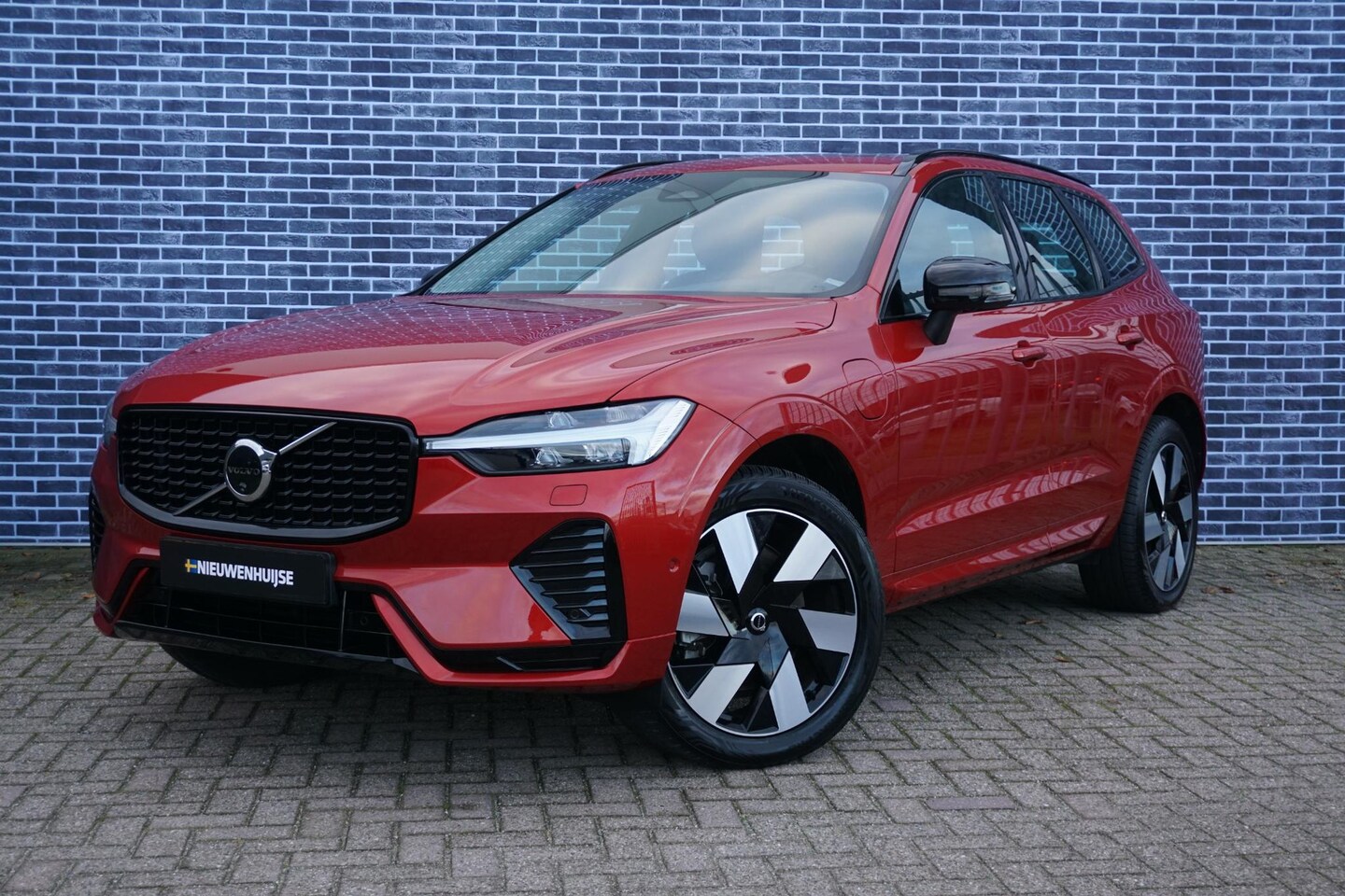 Volvo XC60 - 2.0 T6 Plug-in hybrid AWD Ultimate Dark Volvo XC60 2.0 Recharge T6 AWD Ultimate Dark | Tre - AutoWereld.nl